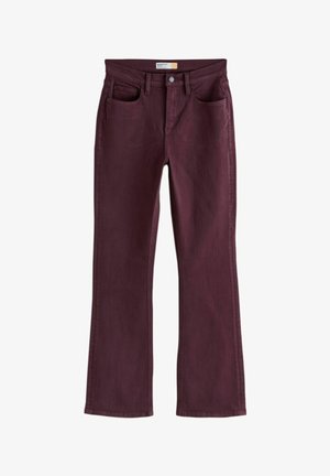 Džíny s rozšířenými nohavicemi v tmavě vínové barvě s předními a mincovními kapsami, poutky na pásek a kovovým knoflíkem na zapínání v pase.