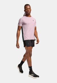On PERFORMANCE - Sports T-shirts - mauve   lead
