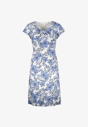 Sukienka w kwiaty na białym tle z niebieskim kwiatowym wzorem. Ma krótkie rękawki typu cap, zaokrąglony dekolt i dopasowany krój.