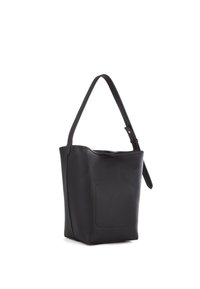 Borsa a secchiello nera in pelle con un design strutturato, texture liscia, manico lungo e una tasca frontale per una maggiore funzionalità.