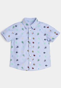 Koszula z krótkim rękawem na guziki w jasnoniebieskim kolorze z wielokolorowymi haftowanymi wzorami, w tym liśćmi, nutami muzycznymi oraz różnymi ikonami.