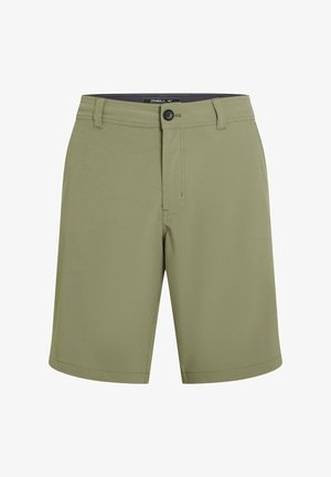 Roheline oliivivärvi lühikesed püksid, mis on valmistatud kootud kangast, klassikalise lõike ja nööbiga kinnitusega ning ilma nähtavate mustrite või detailideta.