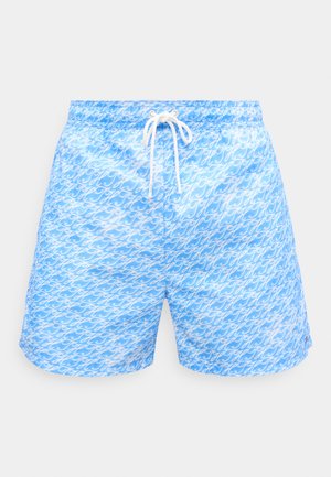 Pantalones cortos de baño azul claro con patrón repetido en cursiva blanca y cordón blanco en la cintura elástica.