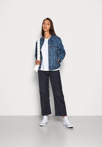 Levi's® EX BOYFRIEND TRUCKER - Džinsinis švarkelis - head above water