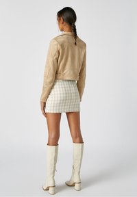 PULL&BEAR Veste en similicuir - beige