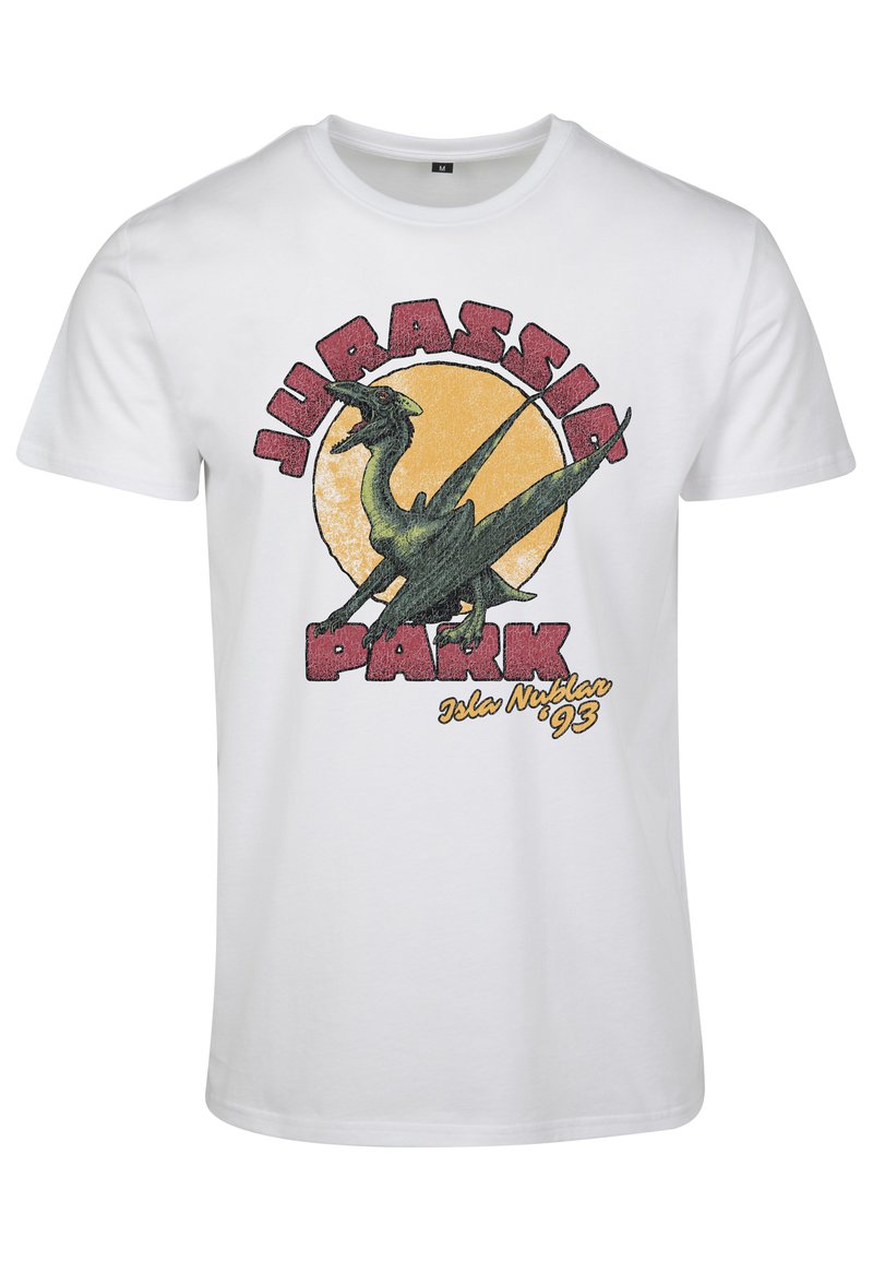 Valge puuvillane T-särk, millel on roheline dinosauruse graafika ja punane-kollane "Jurassic Park" tekst koos kuupäevaga "Isla Nublar '93."