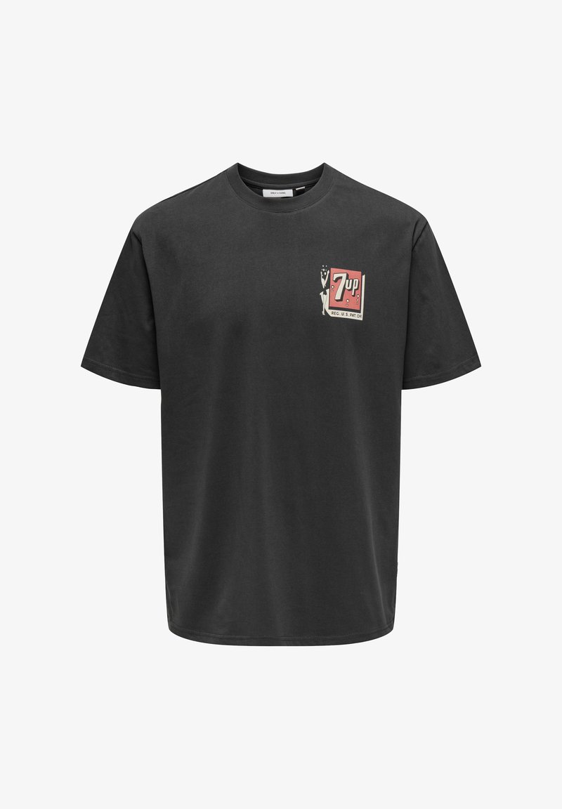 Sort bomulds T-shirt med korte ærmer, prydet med et farverigt 7UP grafik på venstre bryst og en klassisk rund halsudskæring.