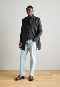 Isaac Dewhirst HIDDEN BUTTON PLACKET - Abrigo corto - dark grey