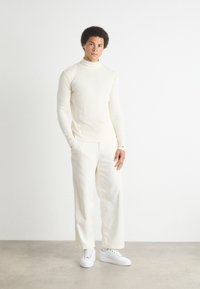 Tommy Hilfiger ROLL NECK TEE - Maglietta a manica lunga - ivory petal