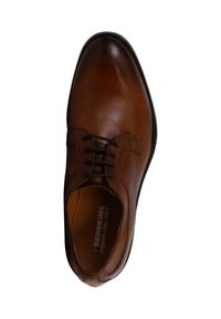 Scarpa da cerimonia in pelle marrone con finitura liscia, punta rotonda e design con lacci. Presenta cuciture a contrasto e una suola robusta.