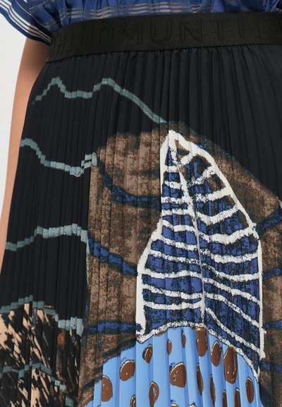 Black pleated skirt with a graphic print featuring blue stripes and brown accents, highlighted by a wide textured waistband.