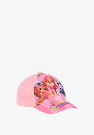 Casquette rose pour enfants avec trois chiots dessinés en tenues colorées et le texte « Happy Time » avec des illustrations de fruits sur la visière.