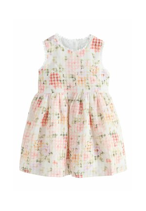 Robe blanche sans manches pour tout-petit avec un motif floral et à carreaux rose, orange et vert, et bordure en dentelle autour de l'encolure et des emmanchures.