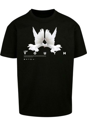 T-shirt di cotone nero con una grafica di due colombe bianche e il testo "GIOVENTÙ PERDUTA" in lettere grasse sottostanti. Design semplice e casual.