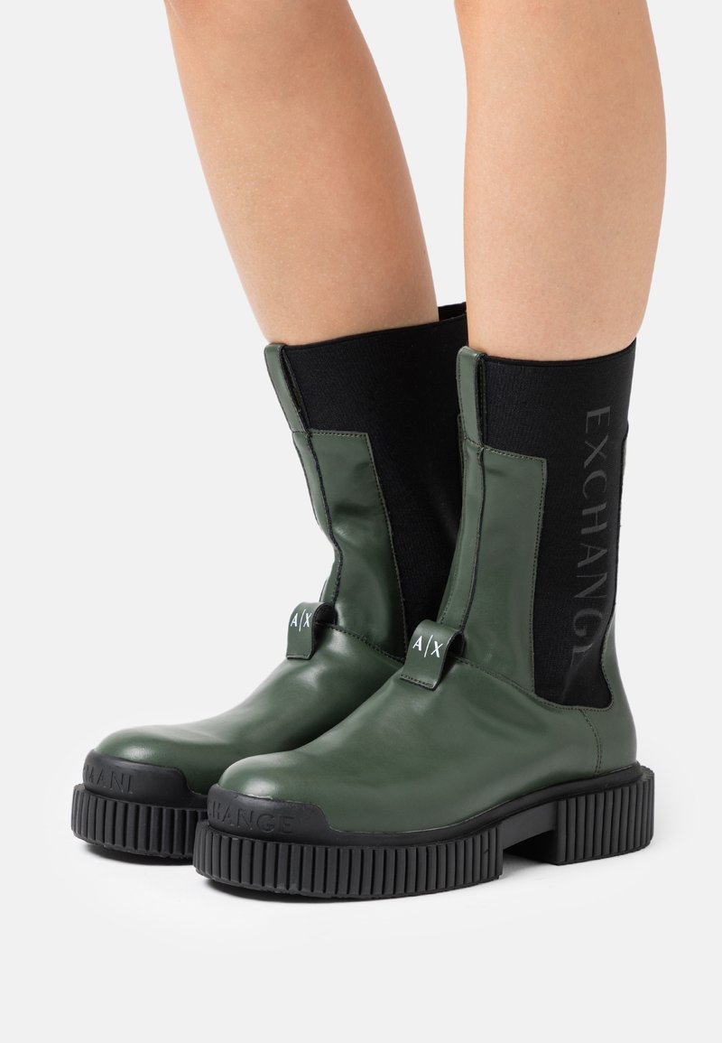 Armani Exchange HALF BOOT Plateaustiefel dark green/dunkelgrün