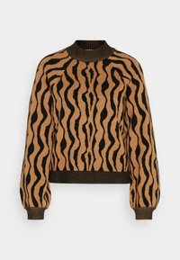 Brun tröja med ett svart, vågigt tigerrandmönster, ribbad halsringning och mudd, samt en figursydd nederkant. Mjuk stickad tyg.