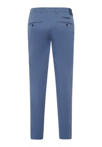 Slim-fit blauwe broek van zachte katoen, met twee achterzakken met knoopsluiting en een gladde textuur.