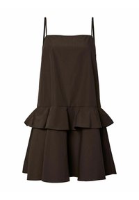 Vestido marrón sin mangas con tirantes finos, con un dobladillo acampanado con volantes y una textura suave, diseñado con un ajuste simple y estructurado.