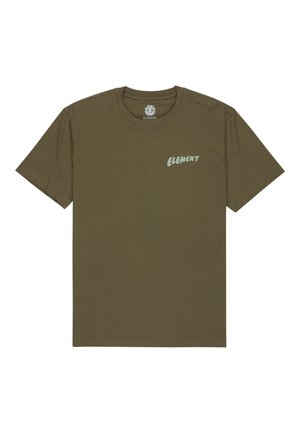 Oliven grøn bomulds t-shirt med rund halsudskæring og korte ærmer. Har et trykt "ELEMENT" logo i lyseblå på venstre bryst.
