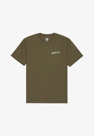 Olijf groene katoenen t-shirt met een ronde hals en korte mouwen. Voorzien van een geprinte "ELEMENT" logo in lichtblauw op de linker borst.