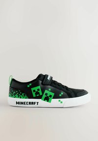Zapatillas deportivas negras sintéticas con diseños pixelados de Creeper en verde, parte superior texturizada, suela de goma blanca y correa ajustable.