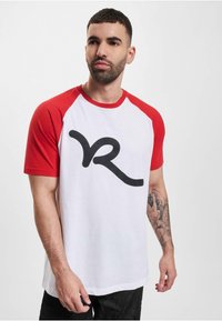 Rocawear Marškinėliai su spaudiniu - wht red