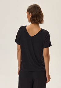 ESOTIQ JULIETTE czarny