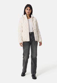 CASH-MERE PADDED MIT KAPUZE - Vinterjacka - off white