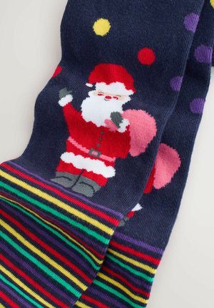 Marineblaue Socken mit einem festlichen Santa-Motiv, bunten Punkten und einem gestreiften Muster in Rot, Grün, Gelb und Lila. Weiche Textur.