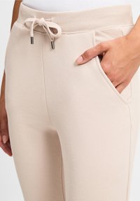 Marie Lund Träningsbyxor - sand
