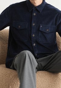 Tommy Hilfiger Tunn jacka - dark blue