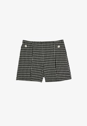 Zwart-witte gestreepte shorts met een ruitpatroon, voorzien van een gestructureerde stof en een zilveren knoopdetail aan de voorkant.