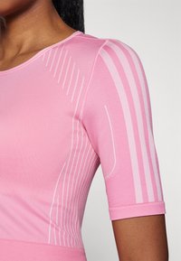 adidas Performance Apdrukāts T-krekls - bliss pink/clear pink