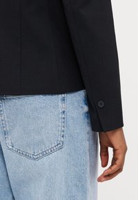 ONLY Petite ONLKYRA LIFE FIT  - Suknjič - black