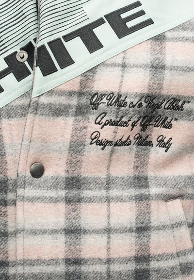 Veste à carreaux gris et rose avec texte brodé Off-White en noir et boutons-pression métalliques à l'avant.