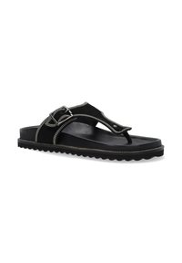 Sort flip-flop sandal lavet af blødt materiale, med en spændeaccent, struktureret sål og kontrasterende syninger langs kanterne.