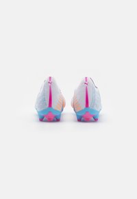 Puma ULTRA 5 MATCH VOL. UP FG/AG - Scarpe da calcio per terreni duri - white/luminous blue/poison pink/fizzy melon