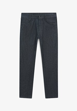 Donkere grijze slim-fit jeans met voorzakken, knoopsluiting en riemlussen, plat gelegd op een witte achtergrond.