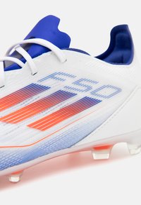 adidas Performance F50 - Voetbalschoenen voor harde ondergrond - footwear white/solar red/lucid blue