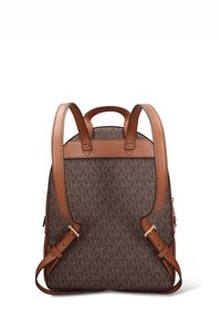 Zaino monogram marrone con cinturini in pelle, design strutturato, manico superiore e dettagli in ottone dorato. Tessuto lavorato con motivo logo.