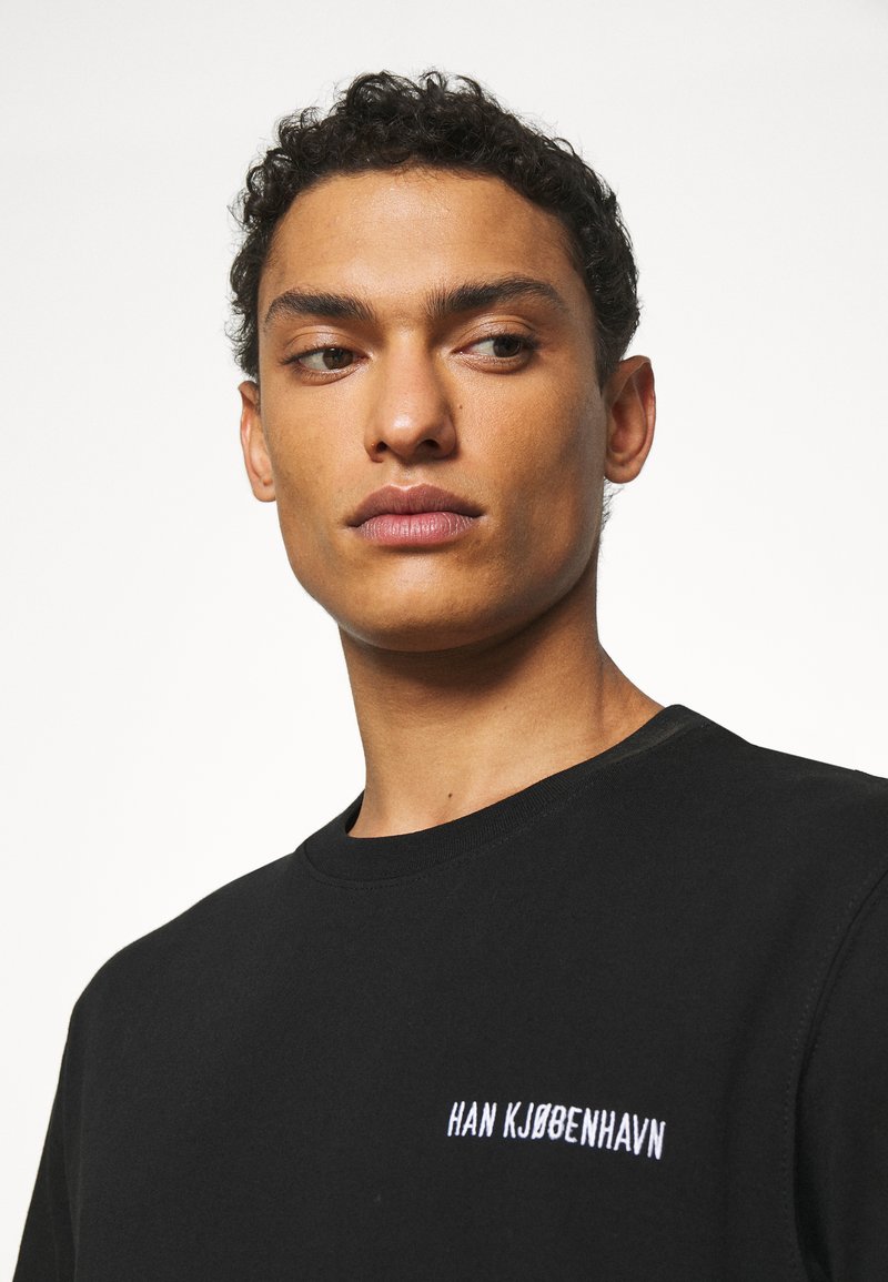 Herren T-shirts & Polos | Han Kjøbenhavn CASUAL TEE SHORT SLEEVE T-Shirt basic black/schwarz - VM37628 Herren T-shirts & Polos | Han Kjøbenhavn CASUAL TEE SHORT SLEEVE T-Shirt basic black/schwarz - VM37628