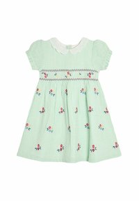 Groen gestreepte jurk met korte mouwen, witte gekartelde kraag, geborduurde bloemen en smock taille. Katoenen stof, knielengte.