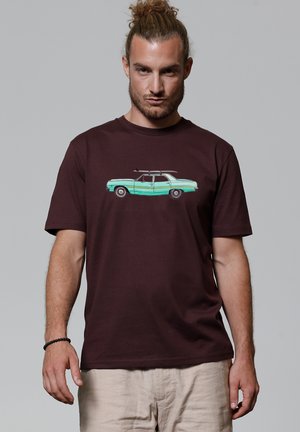 SURF CAR - Print T-shirt - red brown