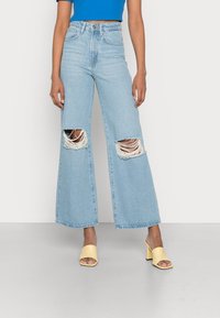 ONLY ONLHOPE WIDE REA - Calças de ganga de corte relaxado - light blue denim