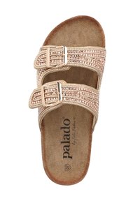 Goldene Rutsch-Sandale mit zwei verstellbaren Schnallen, ausgestattet mit einem strukturierten Obermaterial, das mit kleinen, reflektierenden Akzenten verziert ist, sowie einer weichen, gepolsterten Innensohle.