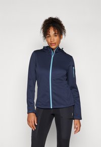 Giacca softshell blu navy con cappuccio, con zip e polsini di colore azzurro chiaro. Include una tasca con zip sulla parte superiore del braccio. Design elegante e aderente.