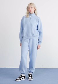 Jordan PANT - Pantalones deportivos - blue