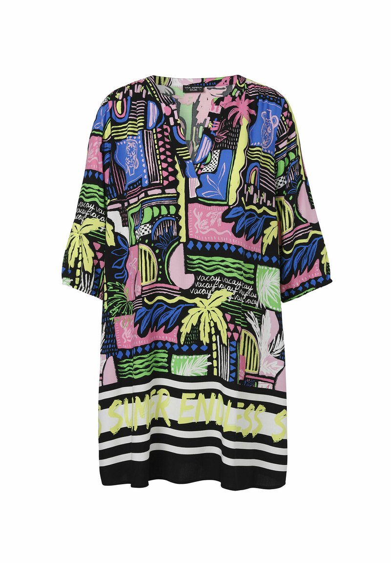 Bunte übergroße Bluse mit einem gemischten Muster aus Palmen und geometrischen Formen in Pink, Grün, Blau und Schwarz sowie einem tiefen V-Ausschnitt.