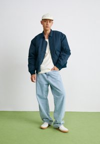 Carhartt WIP SIGNATURE UNISEX - Pet - natural/dusty ice