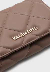 Valentino Bags OCARINA - Piniginė - taupe